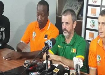 coach porfirio une